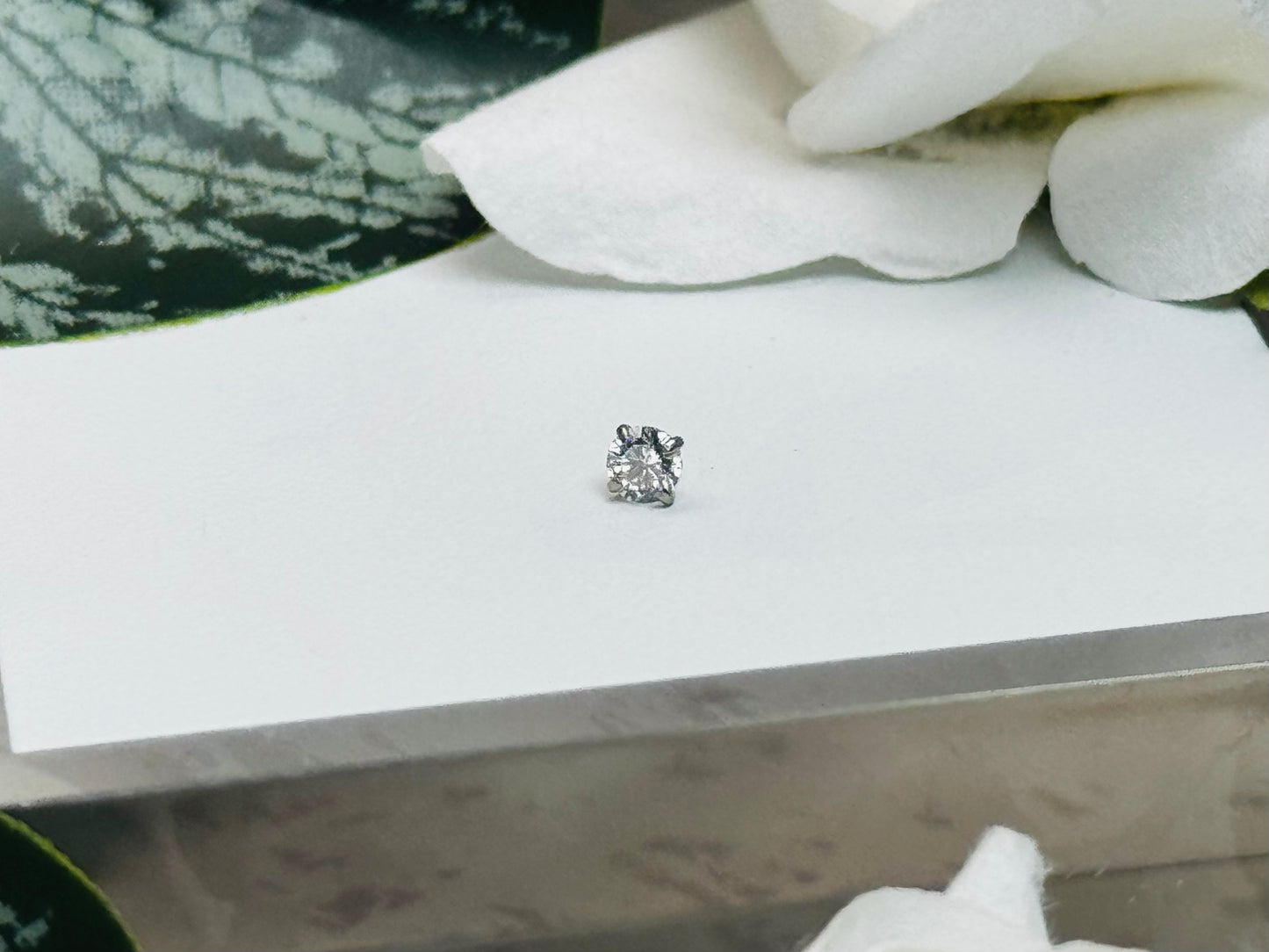 Internally Threaded CZ Prong Ends (16G)