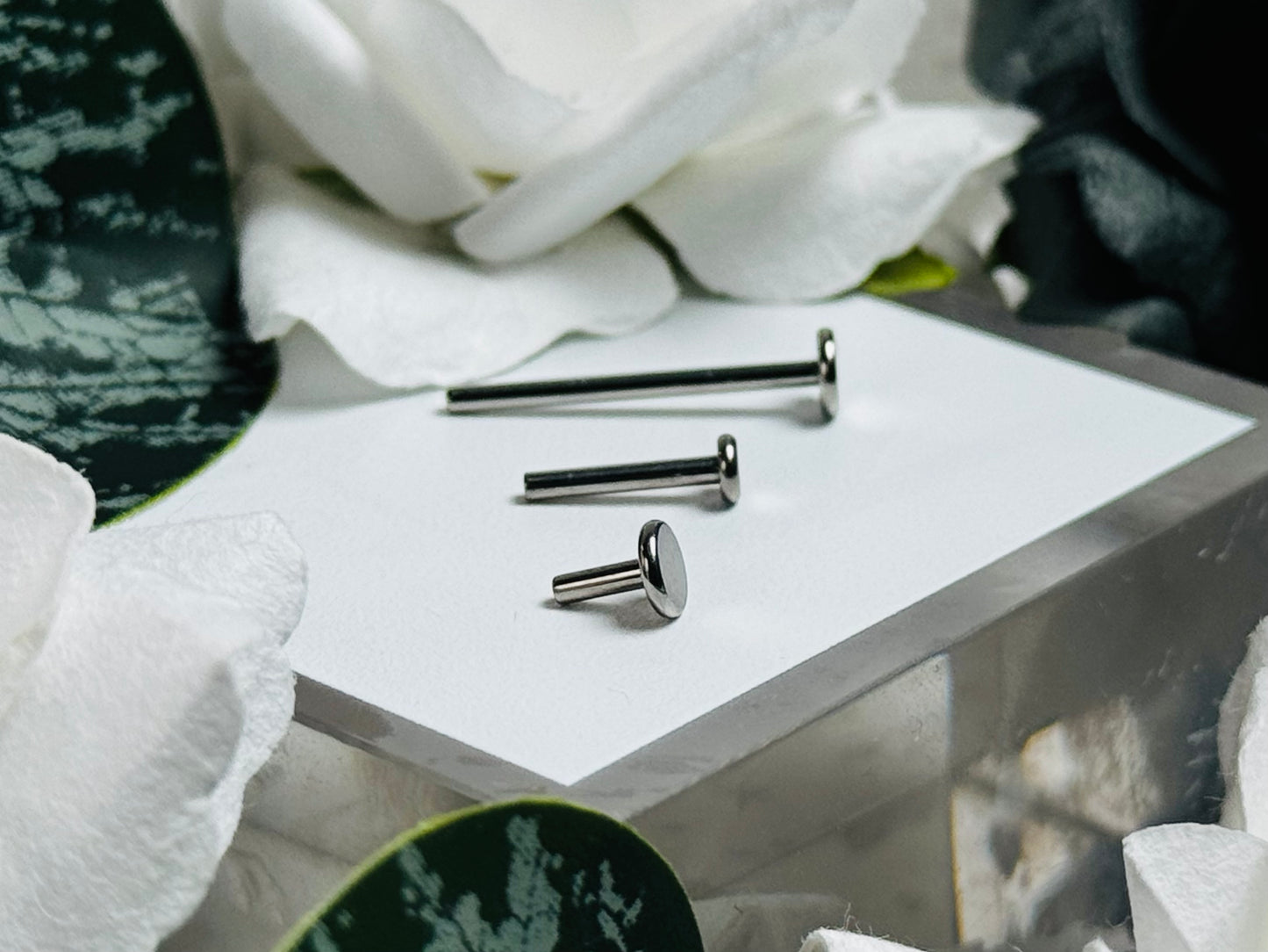 Internally Threaded Labret/Flatbacks (NO BALL) (16G)